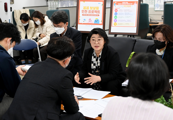 2일 인천시청 기자실에서 박명숙 여성가족국장이 여성가족국 소관 현안과 관련해 기자간담회를 하고 있다. ( 사진 = 인천시 제공 )