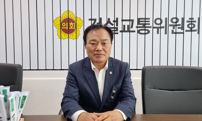 경기도의회 김종배(민주‧시흥4) 건설교통위원장. (사진=허수빈 기자)