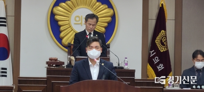 포천시의회 김현규 의원이 '주요사업장 현장 답사'에 대해 보고하고 있다. (사진=문석완 기자)