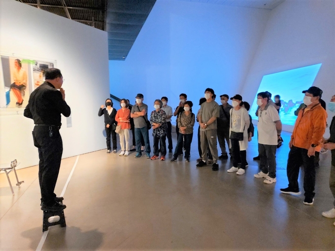 수어해설 전경. (사진=수원시립미술관 제공)