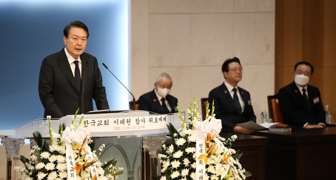 윤석열 대통령이 5일 서울 서초구 백석대학교 서울캠퍼스에서 열린 한국교회 이태원 참사 위로 예배에서 발언을 하고 있다. (사진=대통령실통신사진기자단/연합뉴스)