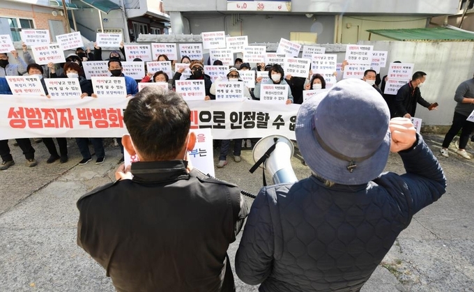 '연쇄 성폭행범' 박병화 강제퇴거 요구 집회가 계속 이어지고 있다.( 사진=화성시 제공)