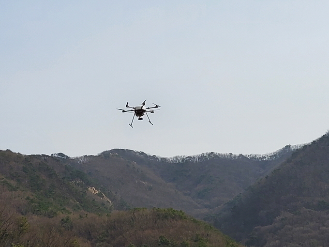 안양시의 산불감시드론이 비행하고 있는 모습.(사진=안양시 제공)