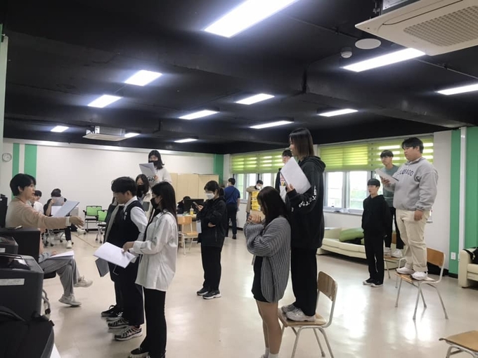 학생들이 공연 연습을 하고 있다. (사진=성남교육지원청 제공)
