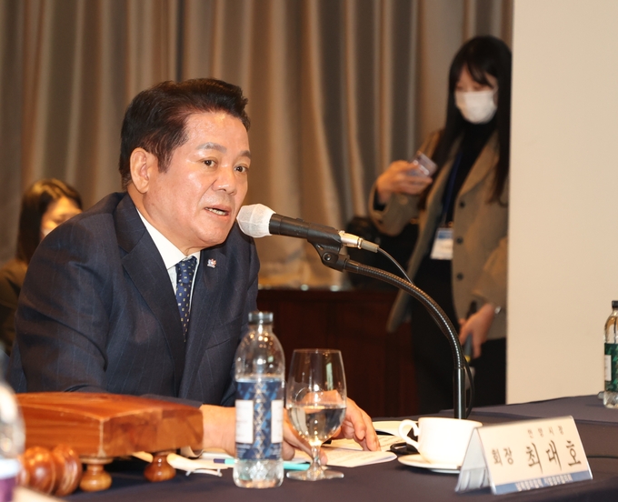 최대호 안양시장이 '남북평화협력 지방정부협의회' 정기총회에 참석해 인사말을 하고 있다.(사진=안양시 제공)