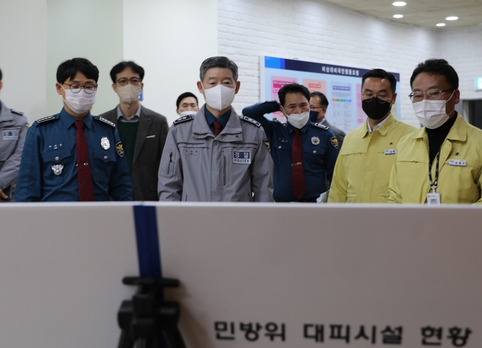 7일 오후 임진각 주민대피소를 방문한 이문수 경기북부경찰청장. (사진=경기북부경찰청 제공)