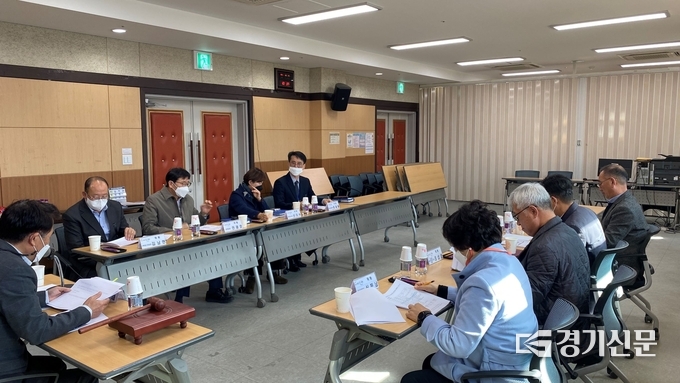 포천시 중소기업육성기금 융자심의위원회가 열리고 있다. (사진=포천시 제공)