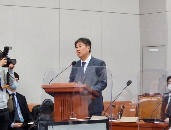 8일 김대기 대통령실 비서실장이 국회 운영위원회의 대통령실 국정감사에 출석해 인사말을 하고 있다. (사진=김한별 기자)