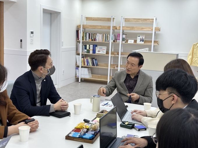  9일 임태희 경기도교육감이 인천경기기자협회 소속사 기자간담회서 발언하고 있다. (사진=경기도교육청 제공)