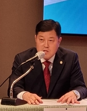 양주교육 정책토론회 좌장을 맡은 김현수 양주시의원 (사진=이호민 기자)