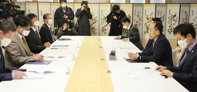 추경호 부총리 겸 기획재정부 장관이 10일 정부서울청사에서 원희룡 국토교통부 장관과 김주현 금융위원장, 이복현 금융감독원장 등이 참석한 가운데 열린 부동산 관계장관회의를 주재하고 있다. (사진=연합뉴스)
