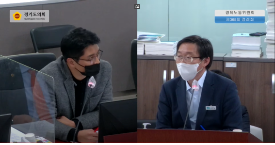 이재영(민주‧부천3) 위원이 10일 경제노동위원회의 도 경제실에 대한 행정사무감사에서 류광열 도 경제실장에 질의하고 있다. (사진=경기도의회 경제노동위원회 유튜브 생중계 캡쳐)