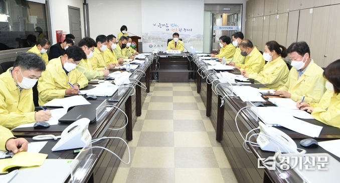 구리시는 이태원 참사와 관련해 각종 재난 사고를 예방하기 위한 '민관 특별 안전점검 TF팀'을 11일 발족했다. TF팀은 오는 12월 9일까지 <br>
시민 제보 접수창구를 운영하고 접수된 민원은 해당 합동점검반이 현장 안전점검을 실시하게 된다. (사진=구리시 제공)