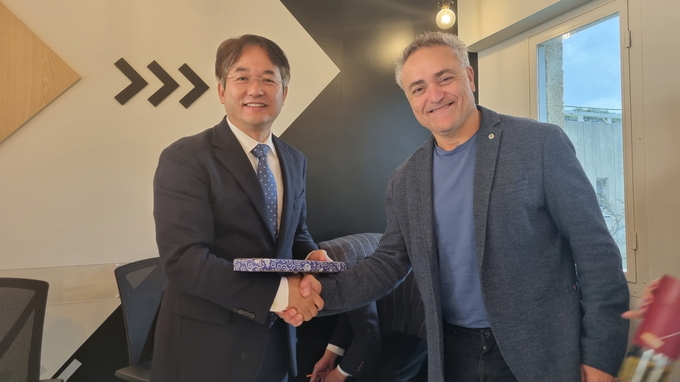 이동환시장과 아비뤼톤(Avi Luvton) 이스라엘 혁신청 국제협력국장 모습.(사진=고양시 제공)