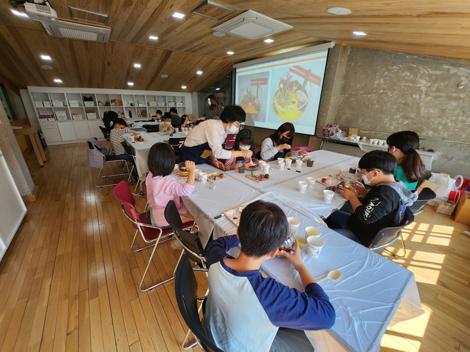 수원 구 부국원에서 어린이 대상 교육 프로그램이 진행되고 있다. (사진=수원특례시 제공)