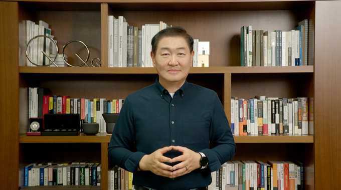 '삼성 소프트웨어 개발자 콘퍼런스 2022' 행사 첫날 삼성전자 한종희 부회장이 영상을 통해 개회사를 하고 있다. (사진=삼성전자 제공)