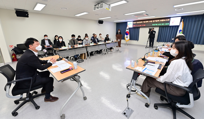 지난 2일 부평구청에서 열린 부평구 청년정책 기본계획 수립 연구용역 최종 보고회에서 차준택 구청장이 말하고 있다. ( 사진 = 부펴구 제공 )