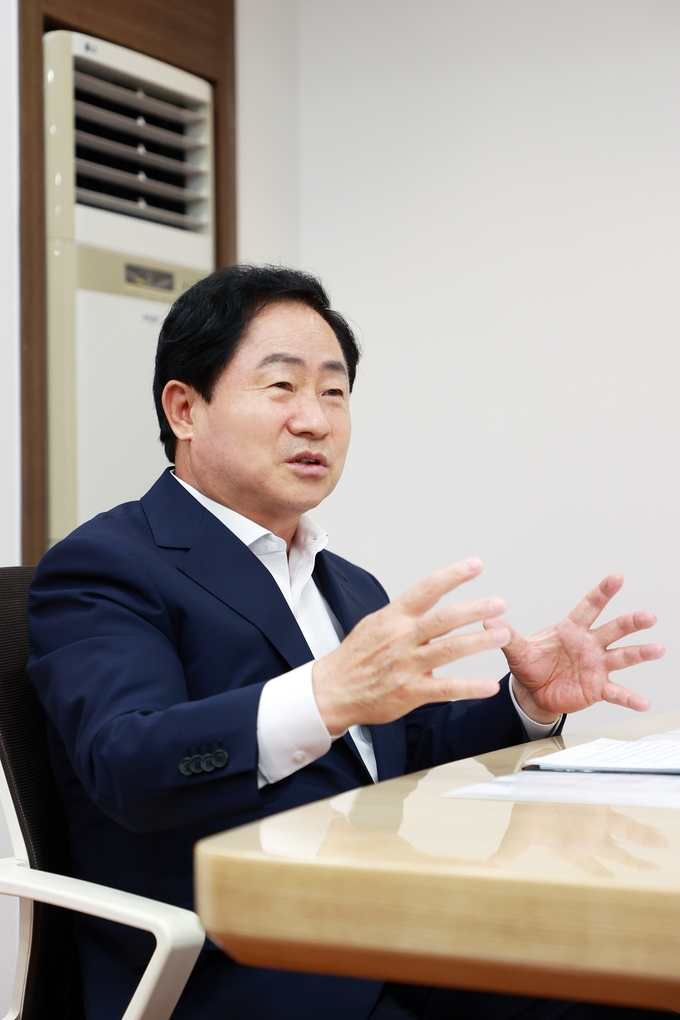 주광덕 남양주시장이 “따뜻한 기부문화가 꽃피는 남양주를 만들고 싶다” 고 말하면서 기부자들에 대한 고마움과 예우에 대해 말하고 있다.(사진=본사 DB)