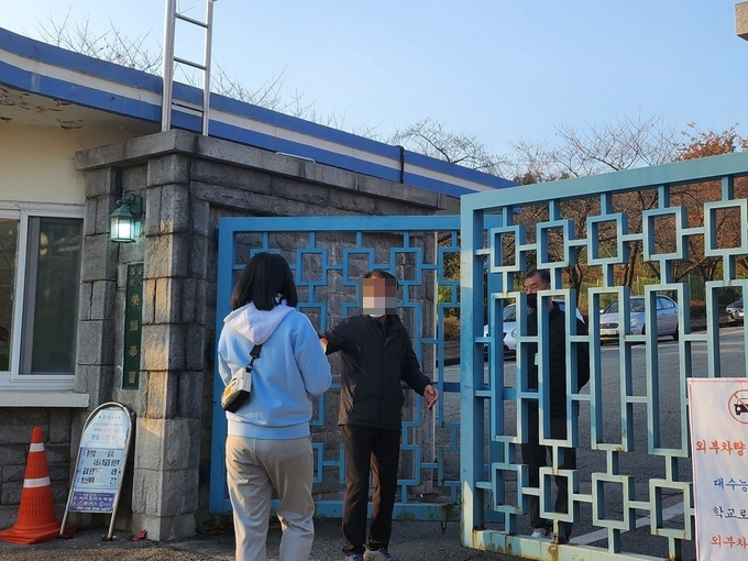 입실 완료 시간보다 10분 뒤늦게 도착한 수험생. (사진=강현수 기자)