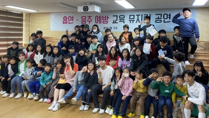  마야우 예술실에서 예술 활동에 참여한 여주 송촌초등학교 학생들. (사진=여주송촌초등학교 제공)