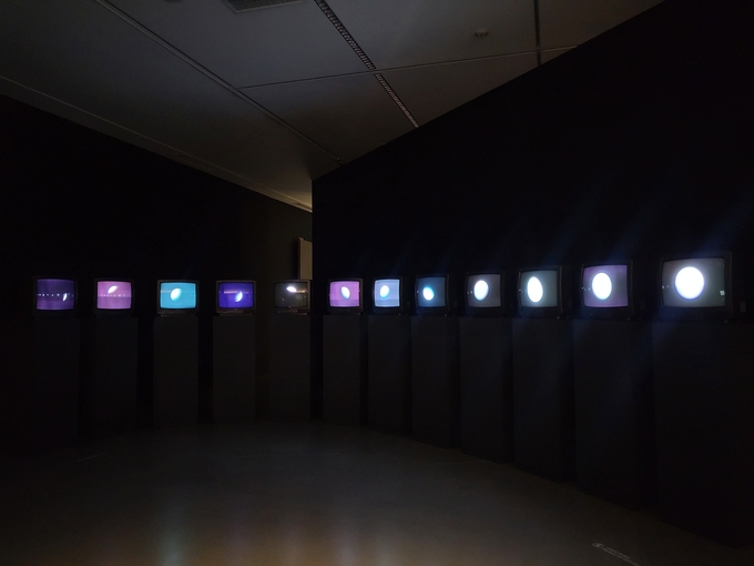 백남준, ‘달은 가장 오래된 텔레비전이다-1965-67’, 1996. (사진=정경아 기자)