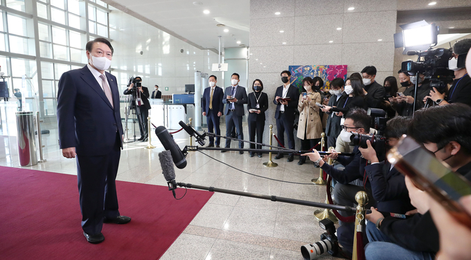 출근길 도어스테핑하는 윤석열 대통령. (사진=연합뉴스 자료사진)