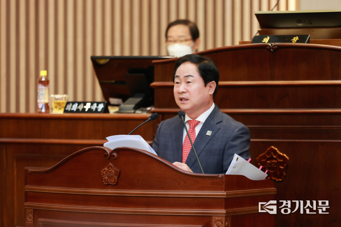 주광덕 남양주시장이 21일 291차 남양주시의회 2차 정례회 1차 본회의에서 내년도 예산안에 대한 제안설명을 하고 있다. (사진-남양주시 제공)