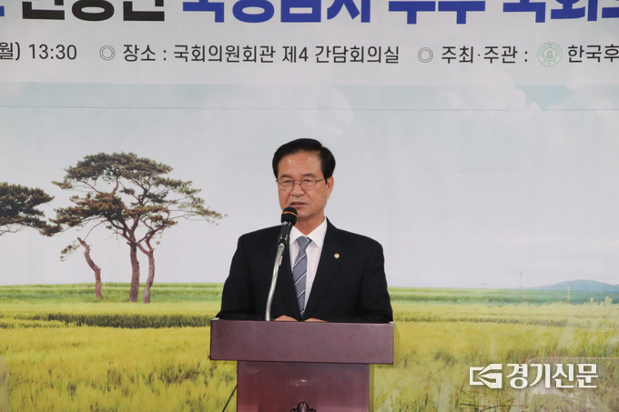 최춘식 국회의원이 수상소감을 말하고 있다. (사진=최춘식 국회의원실 제공)