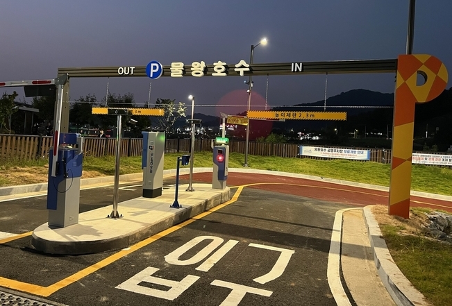시흥시는 K-골든코스트 물왕호수 특화사업의 일환으로, 방문객의 주차 편의를 높이기 위해 ‘물왕호수 공영주차장 97면’을 조성·운영했다.(사진=시흥시 제공)