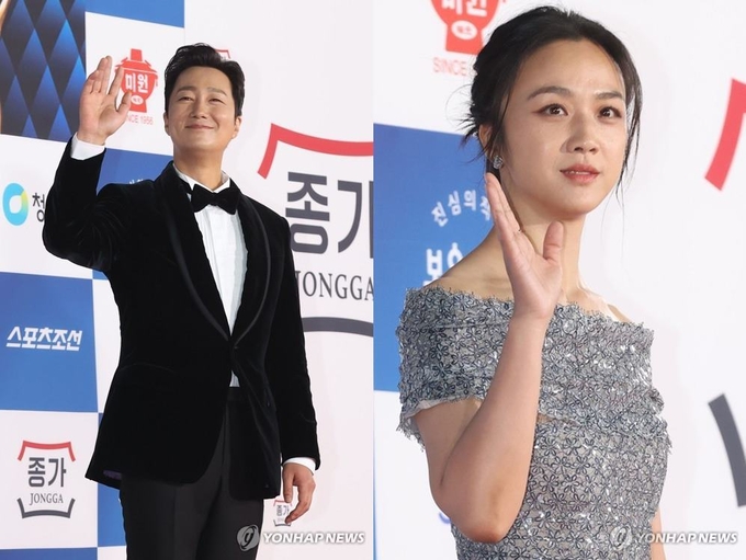 제43회 청룡영화상 시상식에 참석한 '헤어질 결심'의 (왼쪽부터) 박해일과 탕웨이 (사진=연합뉴스/자료사진)