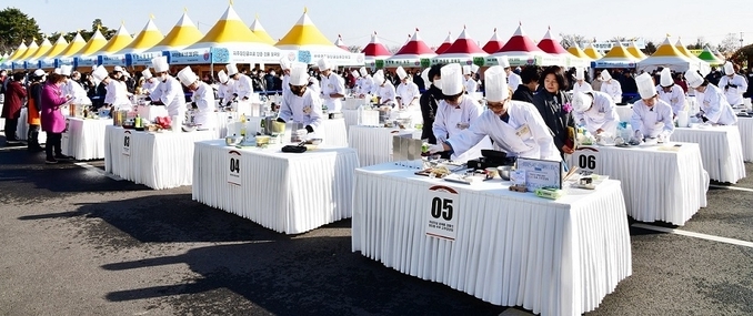 지난 26일 파주 임진각 장단콩 축제장에서 열린 ‘제13회 파주 장단콩요리 전국 경연대회 모습.(사진=파주시 제공)