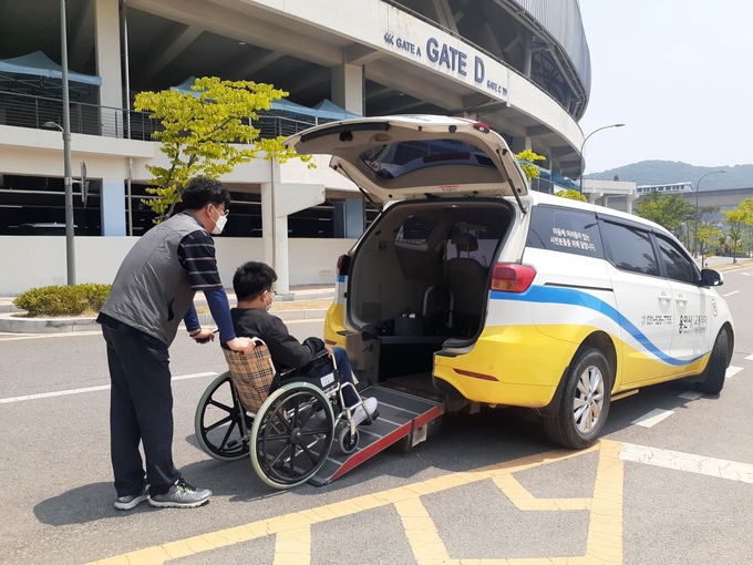 용인특례시는 교통약자 이동 편의를 위해 노력한 공로를 인정받아 경기도지사 표창을 받는다.(사진=용인시 제공)