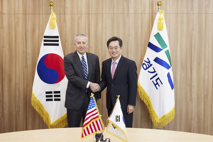 김동연 경기도지사가 필립 골드버그(Philip S. Goldberg) 주한 미국대사와 만나 경기도-미국 간 혁신 동맹을 맺자는 데 뜻을 모았다. (사진=경기도 제공)