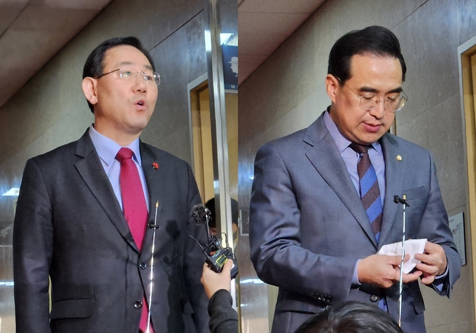 주호영 국민의힘(왼쪽)·박홍근 더불어민주당(오른쪽) 원내대표가 1일 국회의장실에서 회동을 마친 뒤 기자들과 만나 발언하고 있다. (사진=김한별 기자)