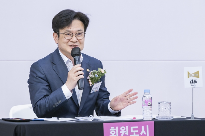 경기도 시장·군수협의회 대변인 도시로 선출돼 자치단체 상호 간 교류와 협력 증진에 대한 인사말을 건내고 있는 김병수 시장 (사진=김포시 제공)<br>
