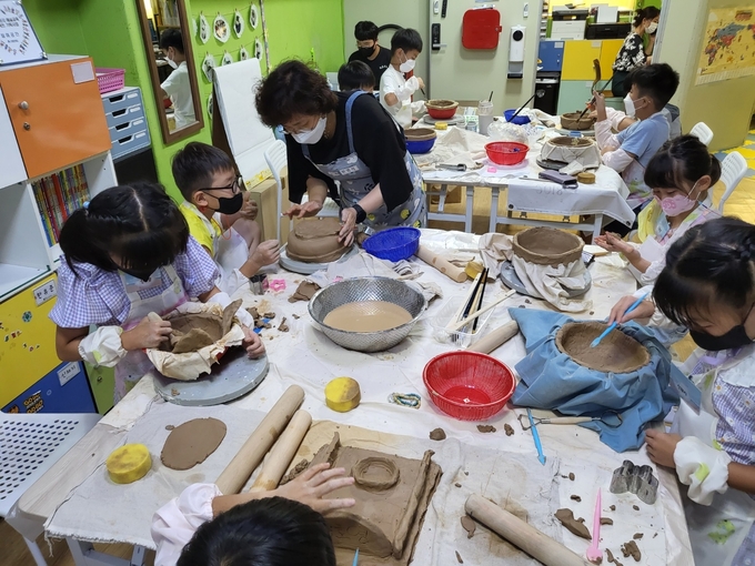 '브릿지 예술교육 프로젝트' 수업 모습. (사진=수원문화재단 제공)