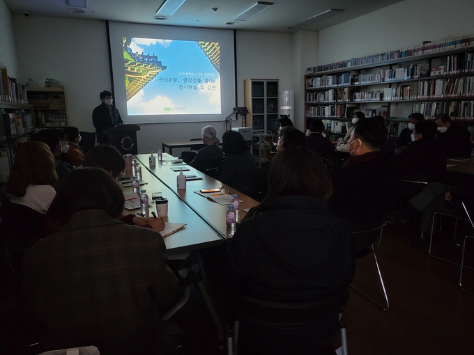 지난 6일 수원광교박물관에서 진행된 ‘근대여행 해설사 양성 교육’ 7회차 수업. (사진=정경아 기자)