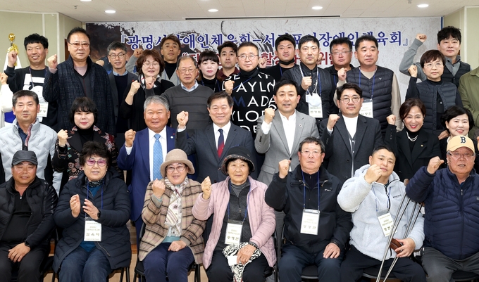 광명시와의 생활체육 활성화와 우호 교류를 위해 지난 7일 서귀포시 서귀포장애인체육회 관계자 등 30여 명이 방문했다.(사진=광명시 제공).