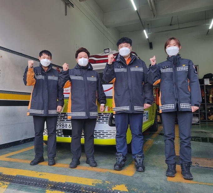 사진 왼쪽부터 소방교 조우성 이성복 송종현 소방사 윤소원.(사진=일산소방서 제공)