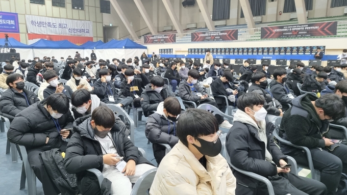 2022 의정부시장배 전국 e스포츠 대회 참가자들이 대기하고 있다. (사진=허수빈 기자)