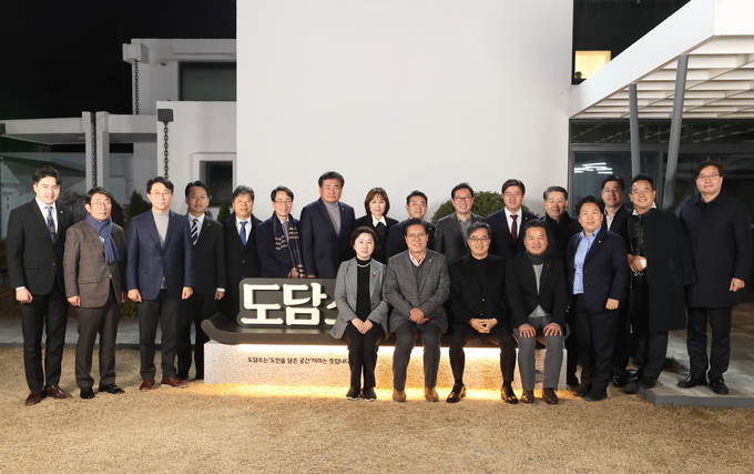 김동연 경기도지사는 전날 도담소에 여야 국회의원 17명을 초청해 간담회를 가졌다. (사진=경기도 제공)