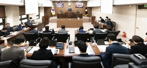 김포시의회가 2차 본회의에서 내년도 예산안과 조례안 등을 의결하고 있다.(사진= 김포시의회 제공)