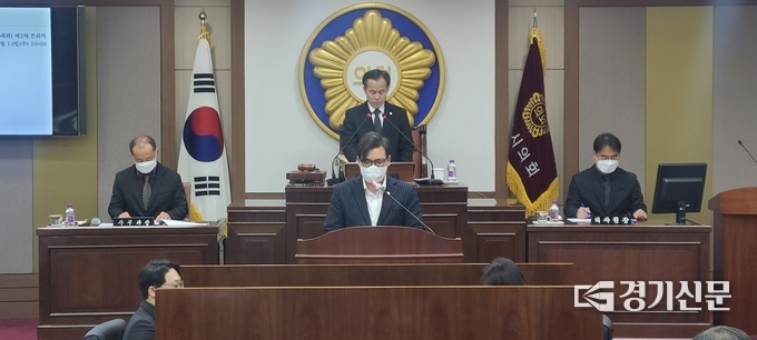 포천시의회 김현규 의원이 시정 질의하고 있다. (사진=문석완 기자)