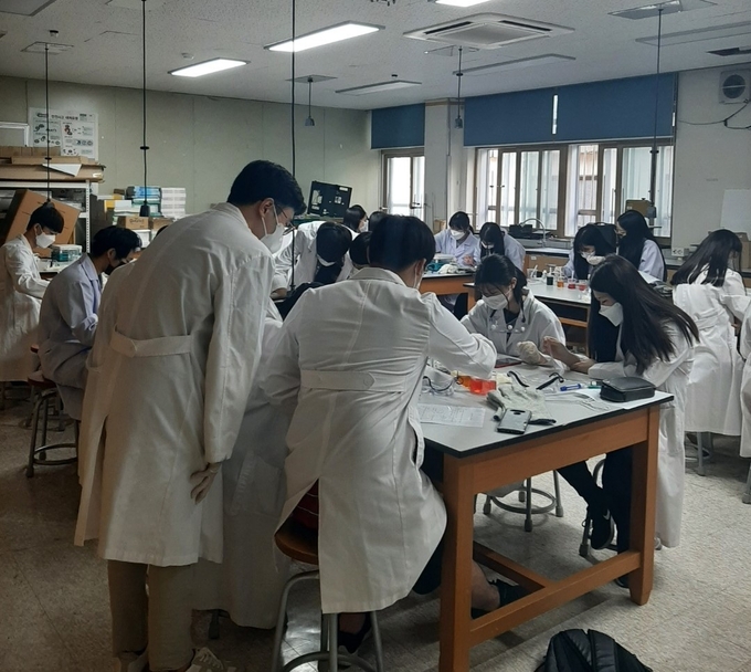 안양 부흥고의 토요탐구반 활동 모습.(사진=안양과천교육지원청 제공)