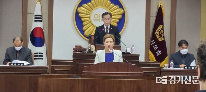 예산결산특별위원회 손세화 위원장이 심사결과를 보고하고 있다. (사진=문석완 기자)