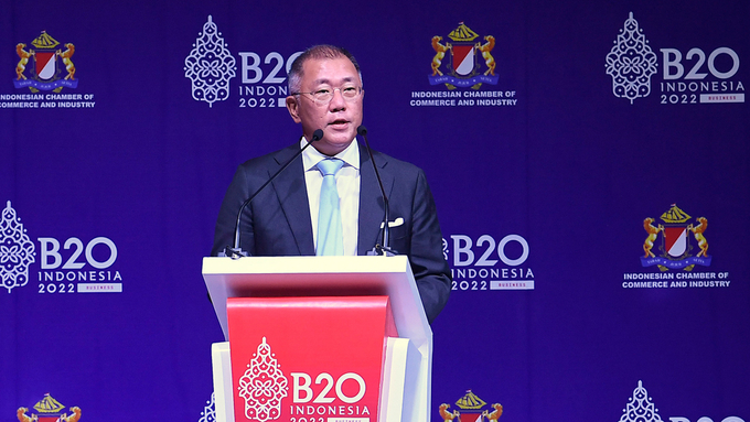 B20 Summit에서 기조연설을 하고 있는 정의선 현대자동차그룹 회장. (사진=현대자동차그룹 누리집)