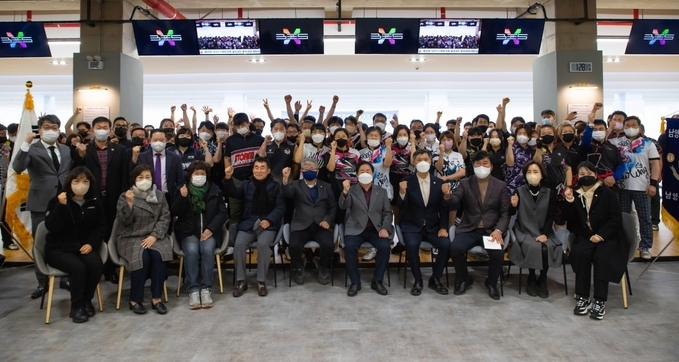 주광덕 시장이 이날 오후 ‘남양주시 협회장기 볼링대회’에도 참석해 참가자들을 격려했다.(사진=남양주시 제공)