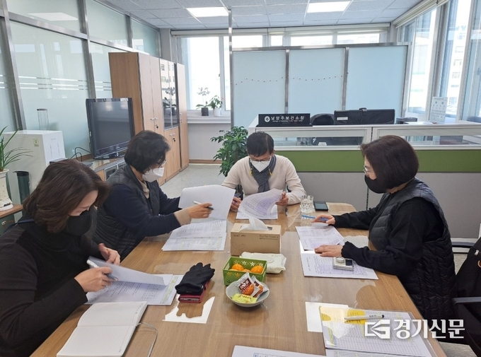 남양주시 고혈압당뇨병 등록교육센터는 16일 고혈압당뇨병 등록관리사업 운영 보고를 위한 간담회를 갖고 내년 사업과 앞으로의 추진 방향 등을 논의했다.(사진=남양주시 제공)