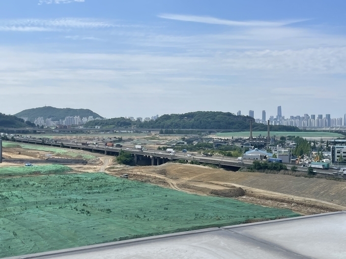 소음대책을 둘러싼 갈등이 일고 있는 용현·학익 1블록 내 제2경인고속도로 모습. ( 사진 = 조경욱 기자 )