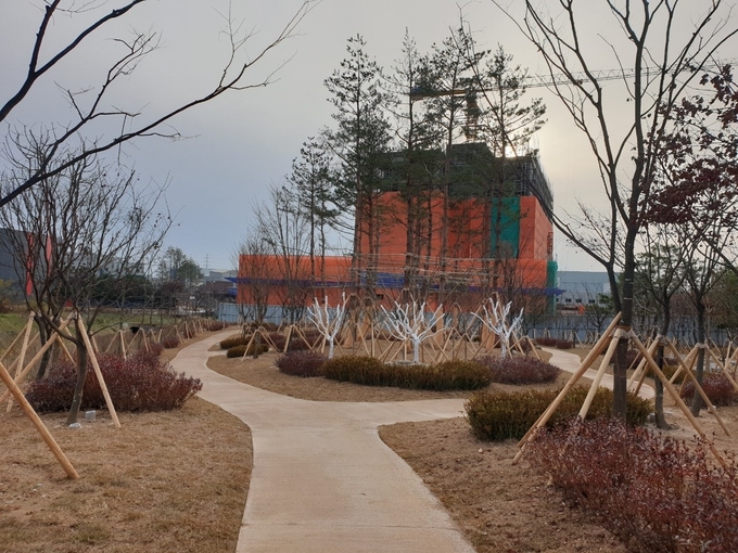 김포시클린사업소가 미세먼지 저감을 위해 설치한 저감숲이다. 김포클린사업소제공